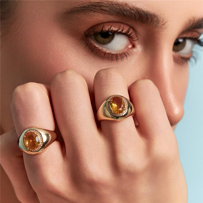 Anel com Cristal Oval e Contornado de Zircônias - Imagem 2