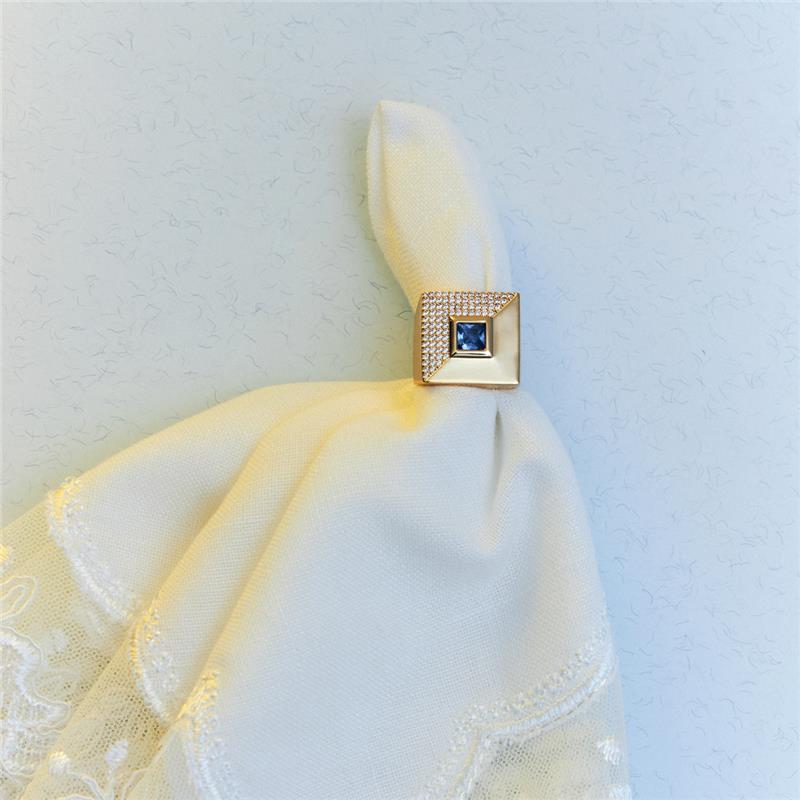 Anel Quadrado com Cristal e Zircônias - Imagem 3