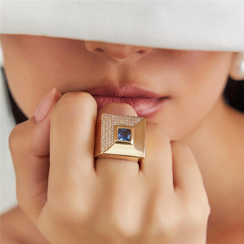 Anel Quadrado com Cristal e Zircônias - Imagem 4