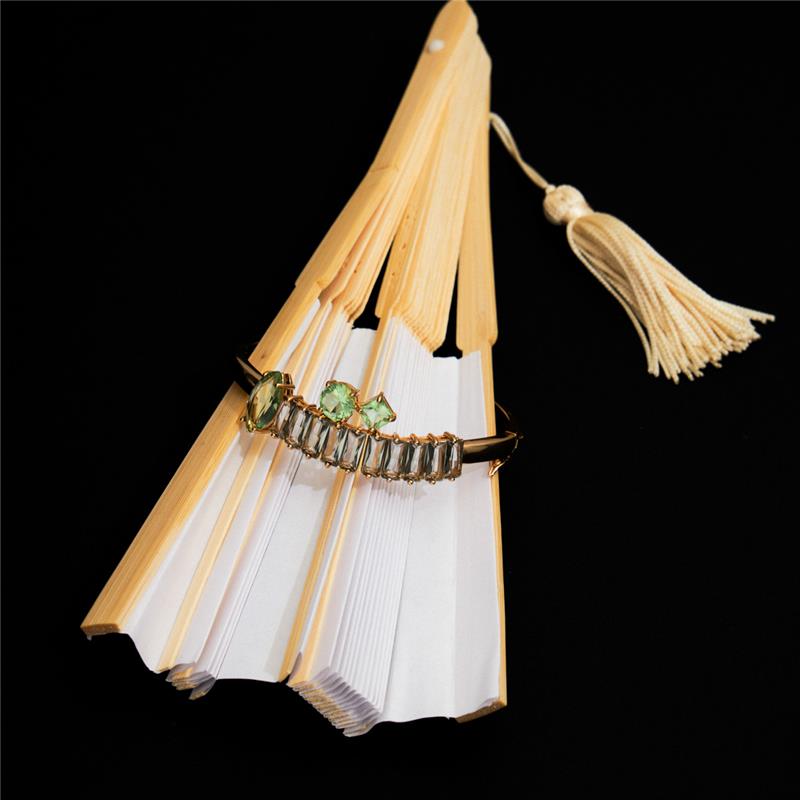 Bracelete Curvo com Cristais Geométricos - Imagem 3