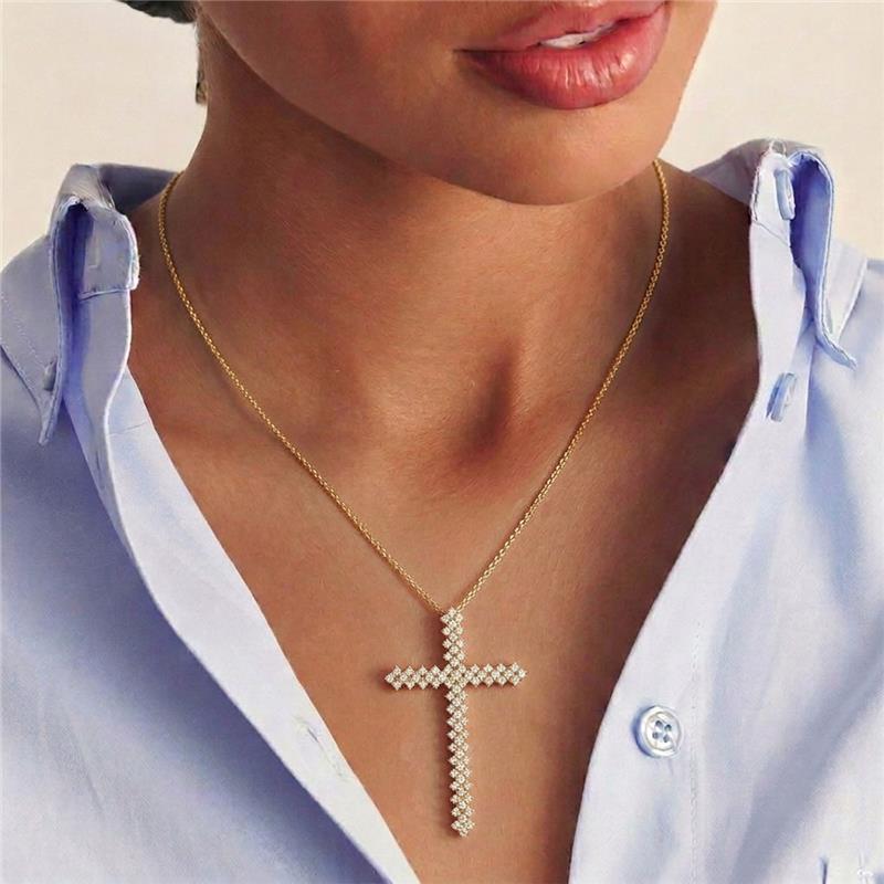 Colar com Pingente de Cruz em Zircônias Banhado a Ouro - Imagem 2